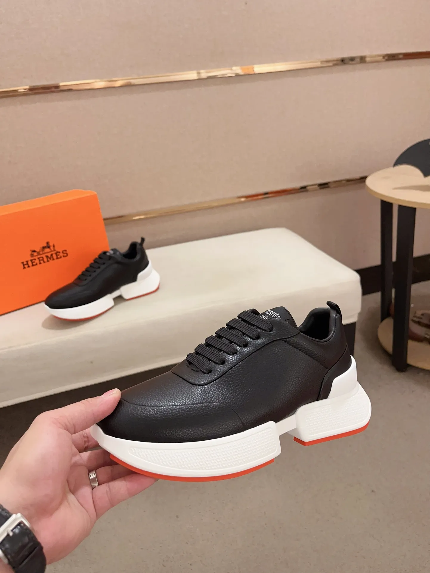 Men's clothing and shoes💰: 442💰《HERMES》【Classic original single version】Hermès; top 🔝purchase agent🔍🔍men's latest 🇺🇸 counter sales simultaneously, imported from Italy original ▲▲cowhide ▲▲ (high-end, nobility, class) ) Exquisite workmanship (Italian 🇮🇹 imported water-dyed 🐂 cowhide lining) sole: original sole provided by the original factory, ⚠️exclusive double-layer activity·TPR·rubber·combined molded outsole; super comfortable·wear-resistant·non-slip·environmental protection The real thing is more beautiful if you take the real thing (high quality, follow the order). You can enter and exit the counter at will * Number of yards: 38-44 (45 can be customized and cannot be returned or exchanged)